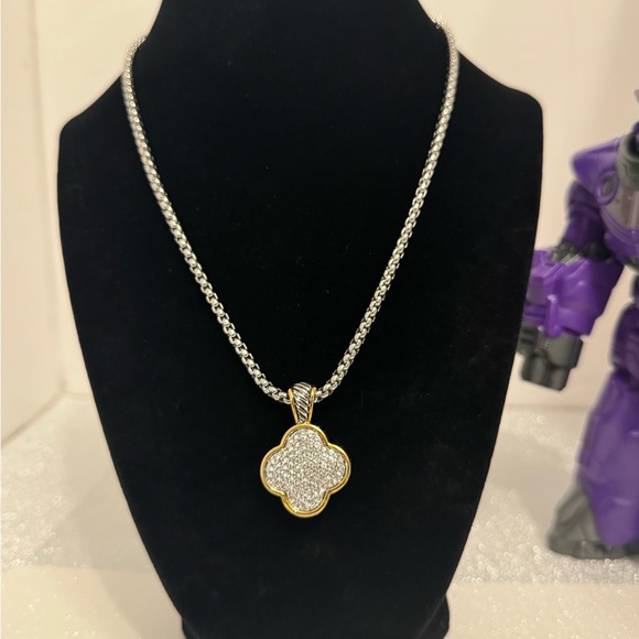 COMPASS NECKLACE - Picture 3 of 8